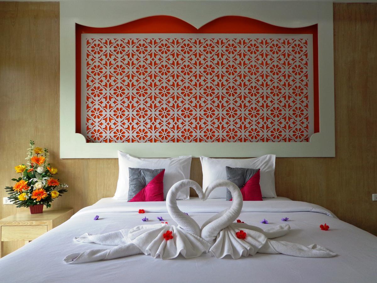 Red Sapphire Hotel Patong Екстериор снимка