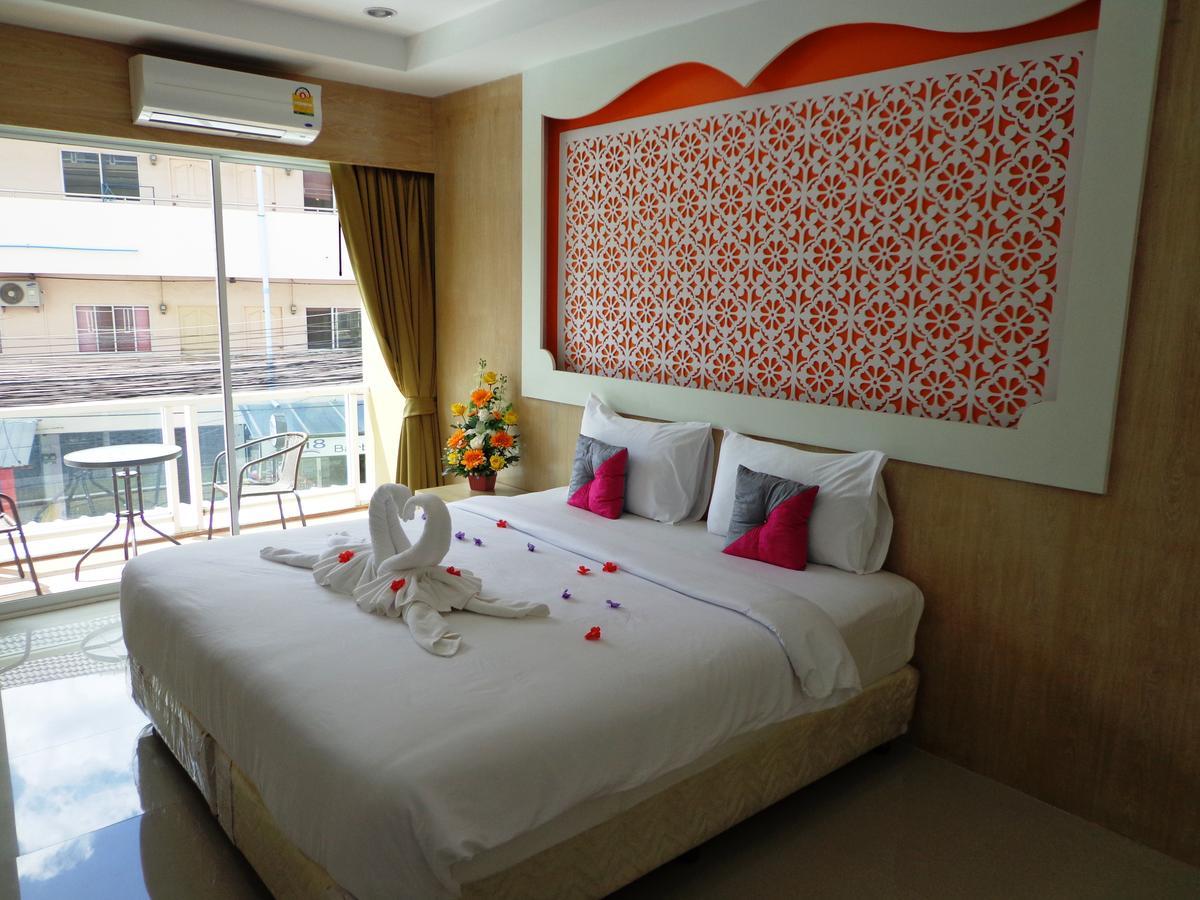 Red Sapphire Hotel Patong Екстериор снимка