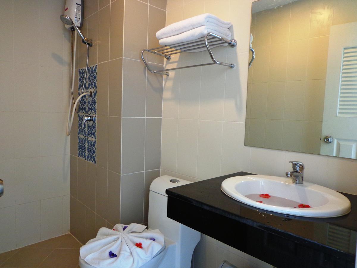 Red Sapphire Hotel Patong Екстериор снимка