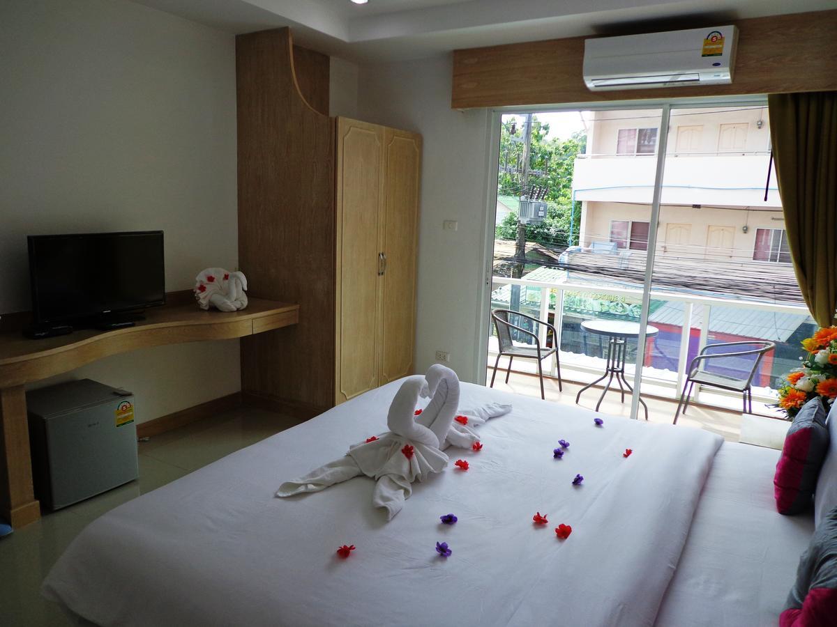 Red Sapphire Hotel Patong Екстериор снимка