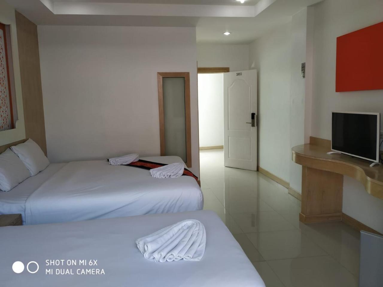 Red Sapphire Hotel Patong Екстериор снимка